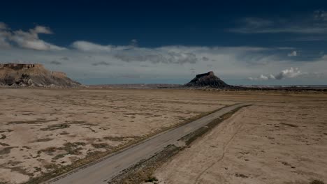 Factory-Butte-in-the-Caineville-Desert-near-Hanksville,-Utah---aerial-approach