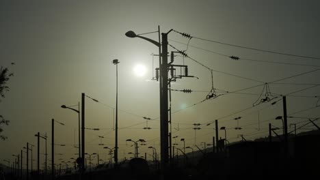 Cannes-Hintergrundbeleuchteter-Strommast