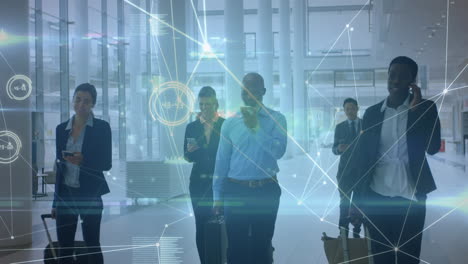 animación de la red de conexiones contra diversos empresarios que usan teléfonos inteligentes en la oficina