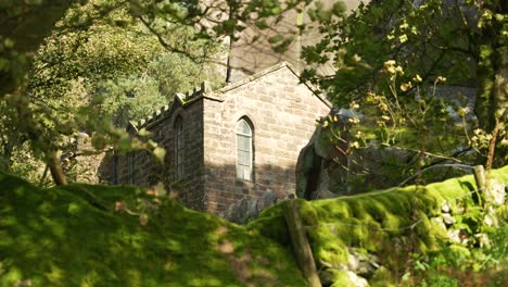 Old-traditional-cottage-in-the-Peak-District-hills