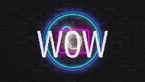 animación del texto wow con neón parpadeante e icono de la cámara en el fondo de la pared de ladrillo