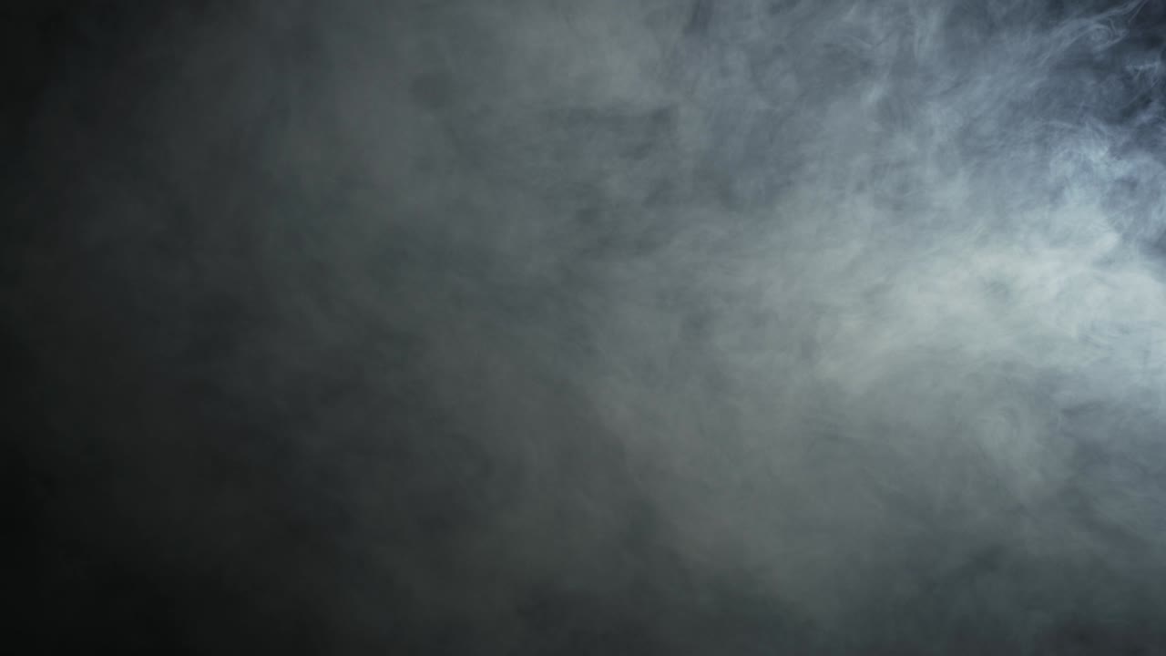 neblina de humo realista moviéndose en el rayo de luz con fondo negro. destello real de la lente que es fácil de usar en modos de superposición de mezcla.