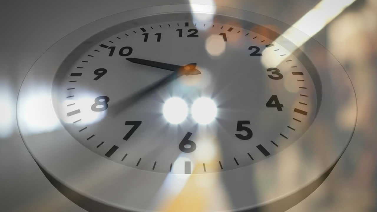 animación de reloj moviéndose sobre el subterráneo en la ciudad