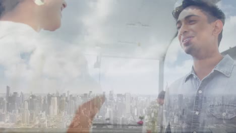 animación de dos personas de negocios felices hablando y estrechándose las manos, sobre edificios de la ciudad