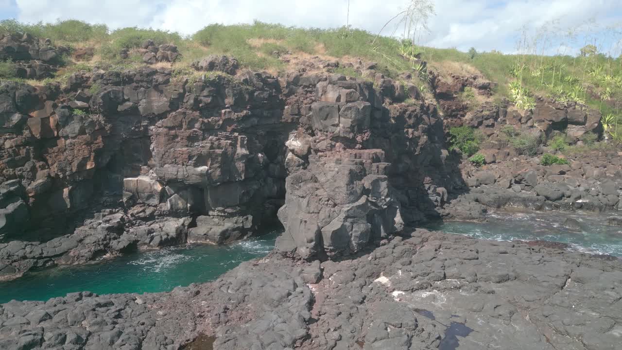 Mauritius - Albion - full left orbit view on the stone arch