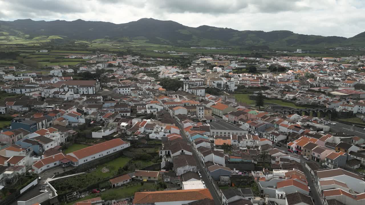 ciudad de ribeira grande, vista panorámica desde el aire, azores