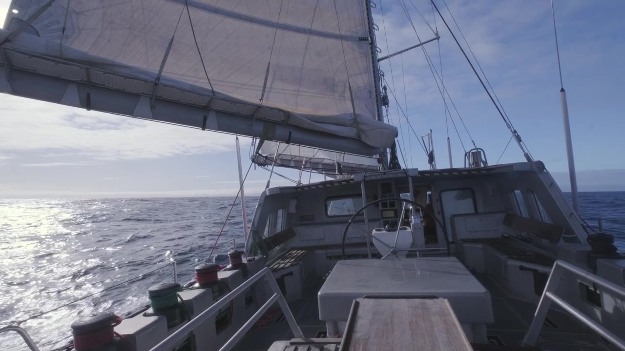 Yacht a vela nell'Oceano Meridionale