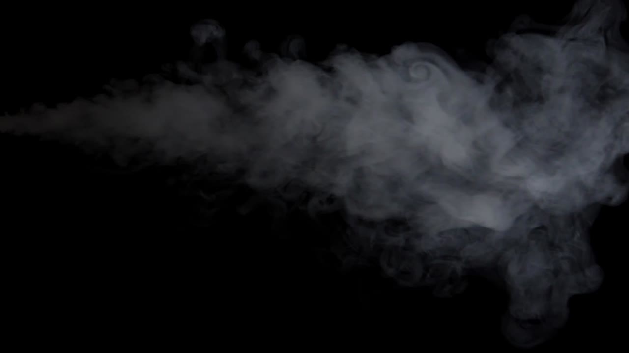 검은 바탕에 있는 연기 구름