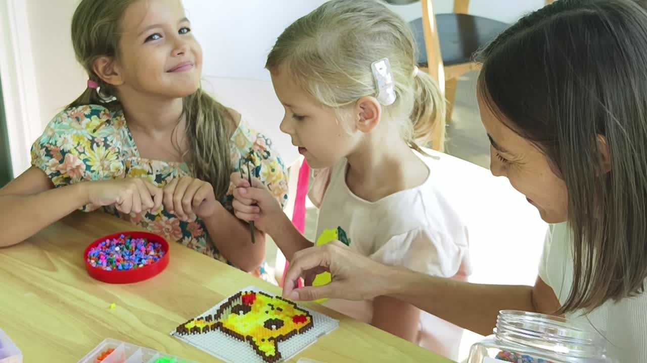 niños con cuentas pokémon pixel art