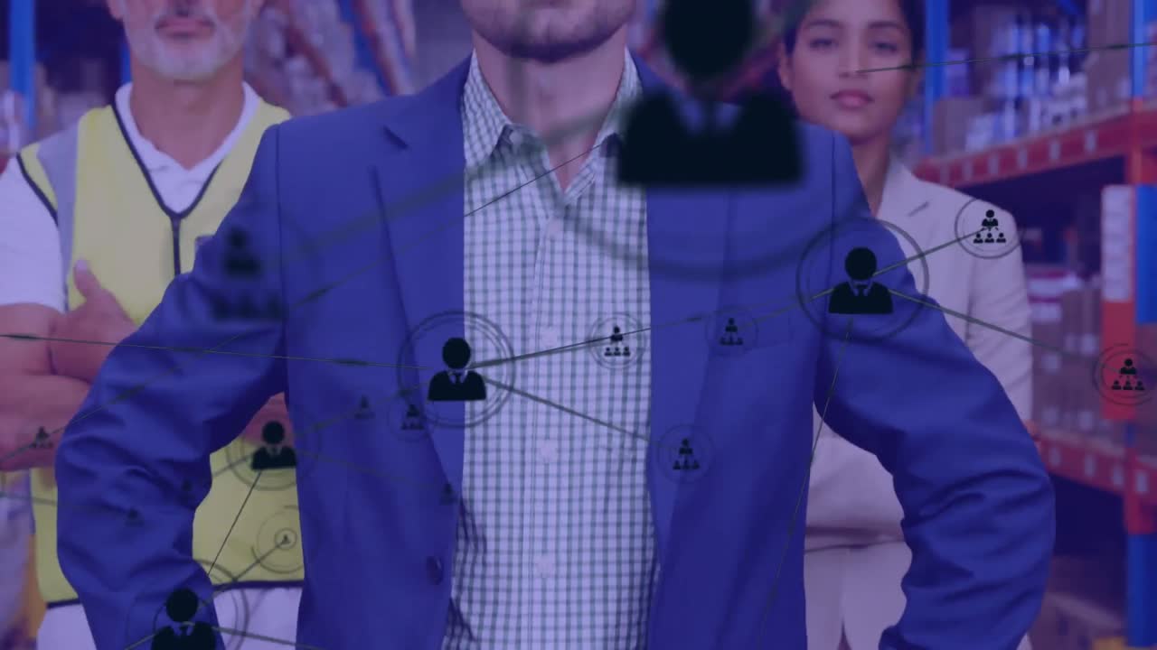 сеть профильных икон над портретом мужчин и женщин-надзирателей и мужчин-работников на складе