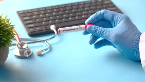 prueba de coronavirus en un entorno médico