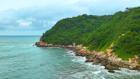 Drone-video-in-slow-motion-of-the-coasts-of-México,-near-the-Pacific-Ocean