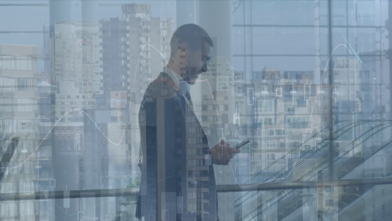 Animazione di grafici finanziari su un uomo d'affari caucasico che utilizza uno smartphone in ufficio