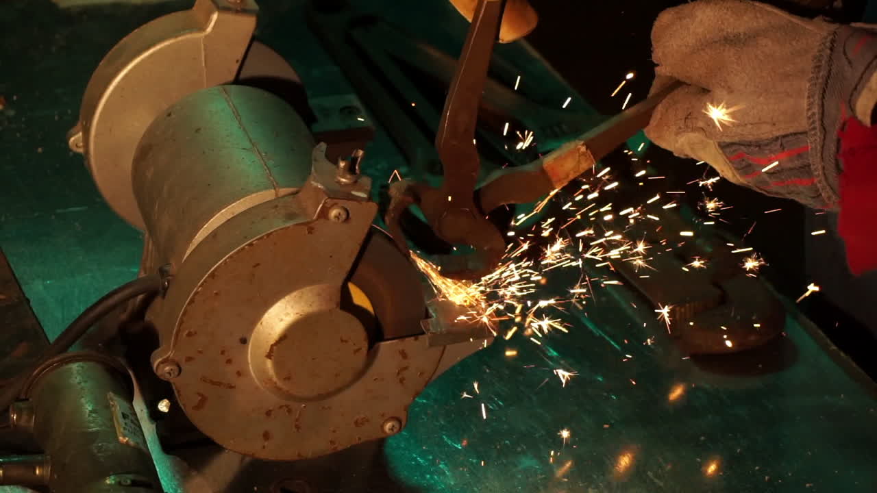 инструмент, заточенный на настольном шлифовальном станке