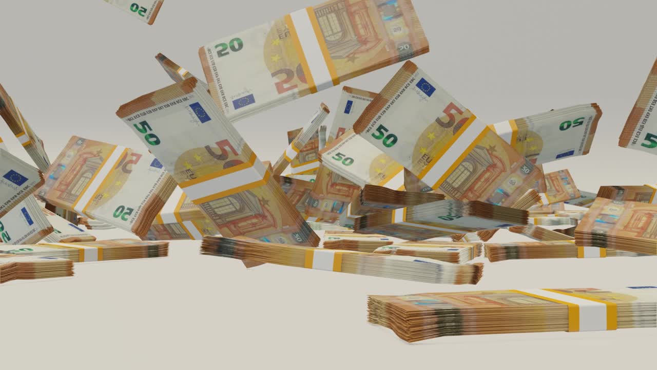 muchos paquetes de dinero cayendo sobre la mesa. billetes de 50 euros. pilas de dinero.