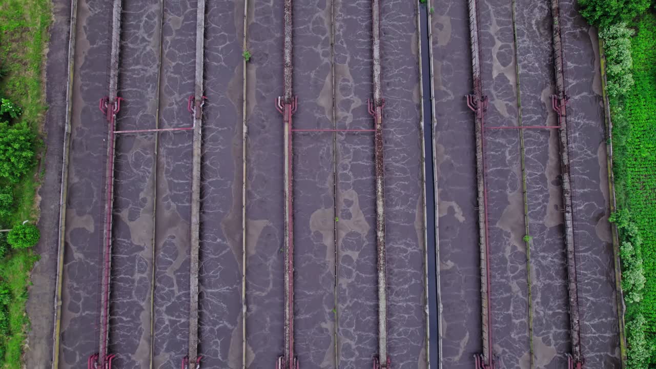 complejo de limpieza de aguas residuales al aire libre