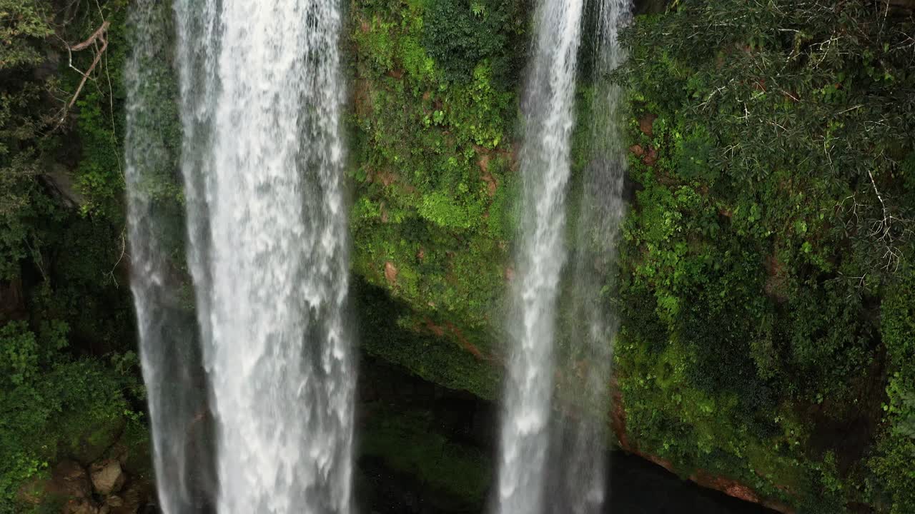 vista elevada de la cascada misol-ha palenque en méxico