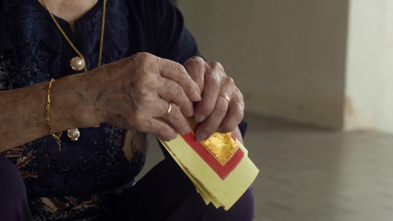 불타는 조스 페이퍼, 기도, 신에게 기도