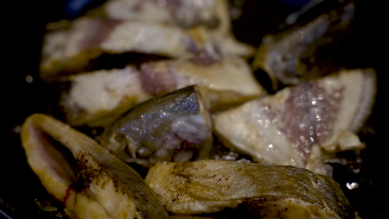 물고기 머리와 조각의 클로즈업 보기