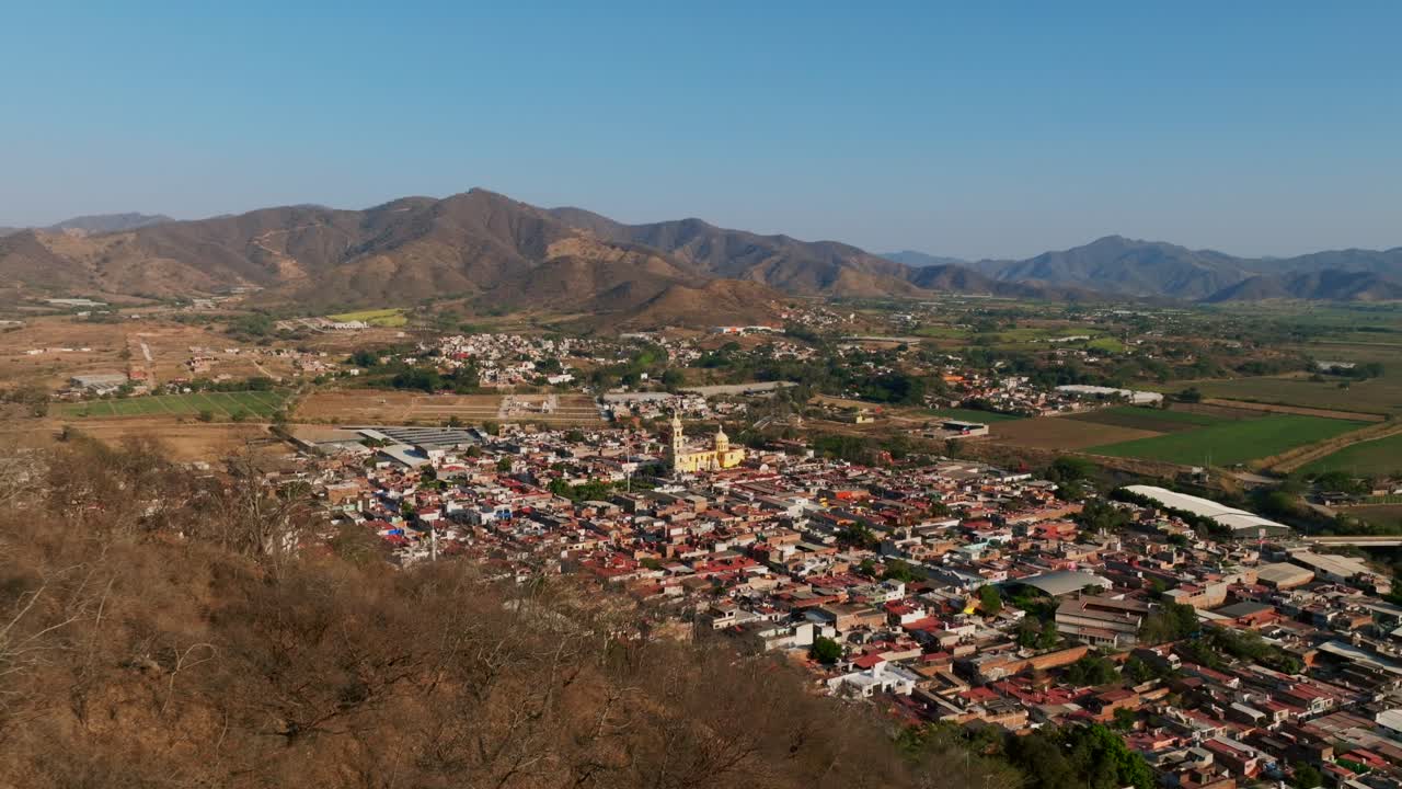 tamazula de gordiano, jalisco, méxico - comunidades residenciales - avión no tripulado volando hacia adelante