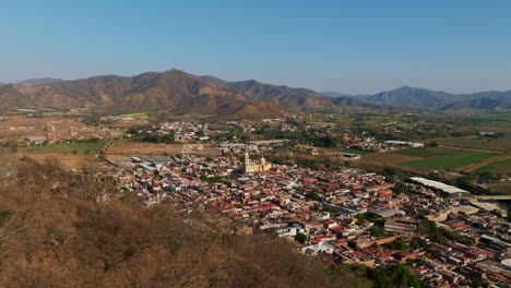 Tamazula-De-Gordiano,-Jalisco,-Mexiko-–-Wohnsiedlungen-–-Drohne-Fliegt-Vorwärts