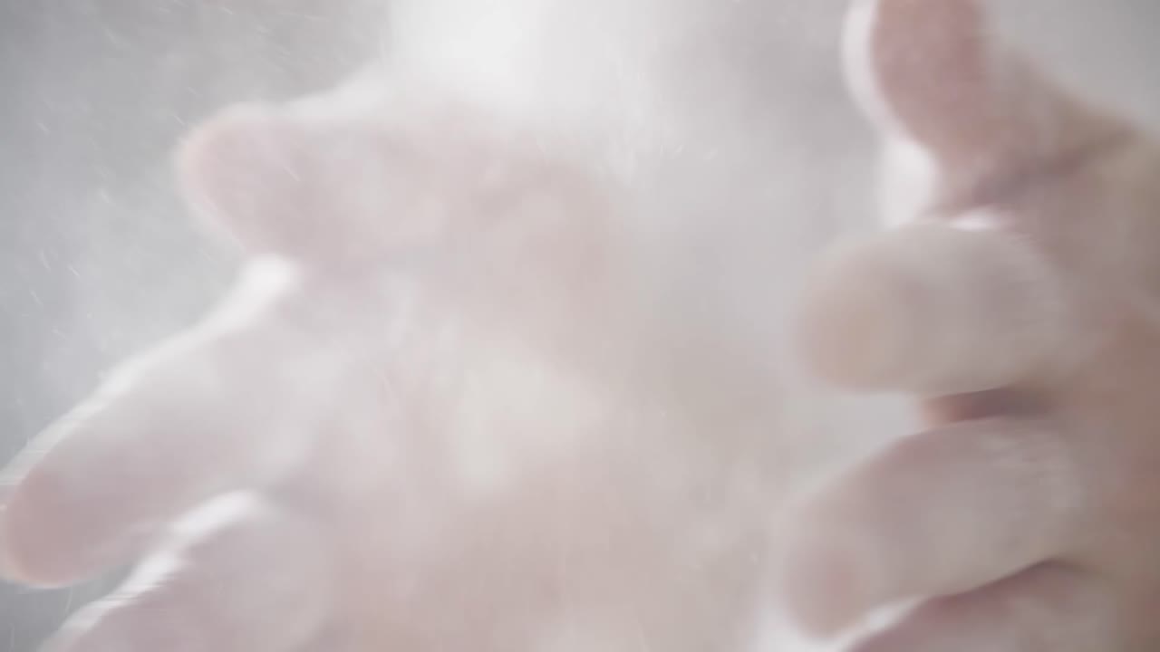 밀가루로 인 손