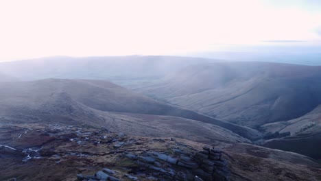 El-Silencio-Acecha-En-Las-Tierras-Misteriosas-De-La-Antena-De-Derbyshire-De-Kinder-Scout