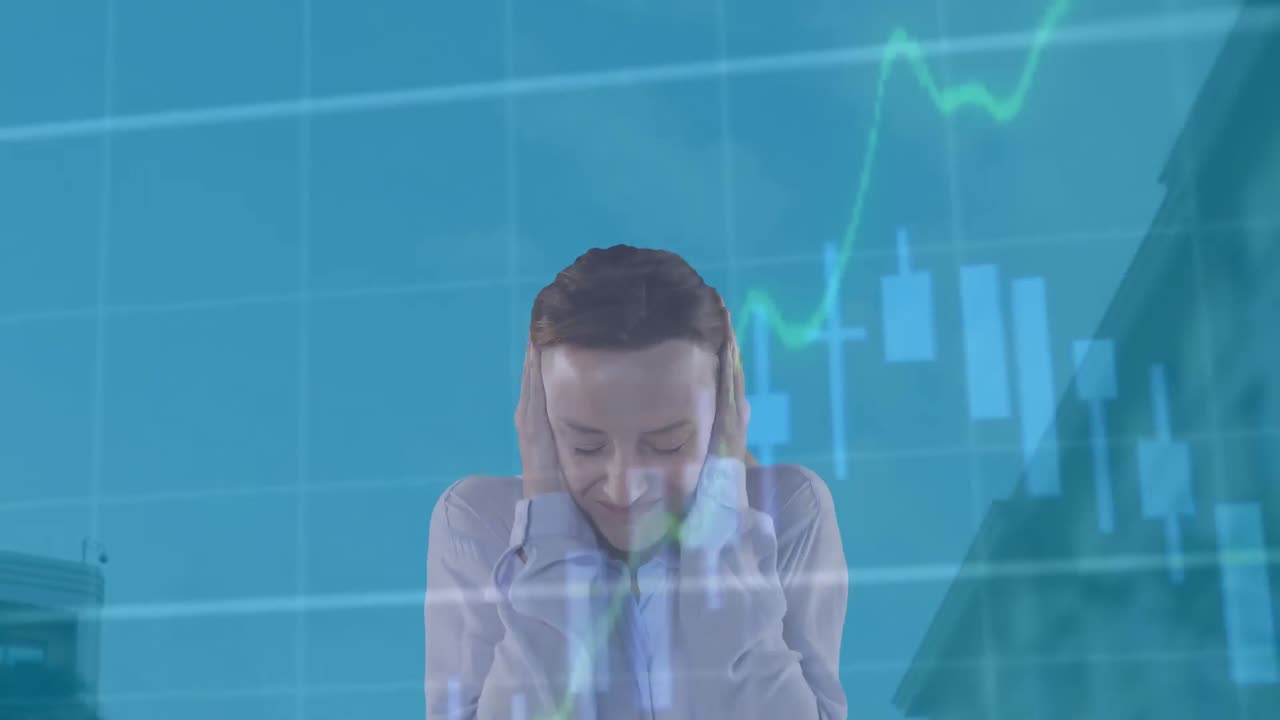 백인 사업가 여성에 대한 금융 데이터 처리의 애니메이션