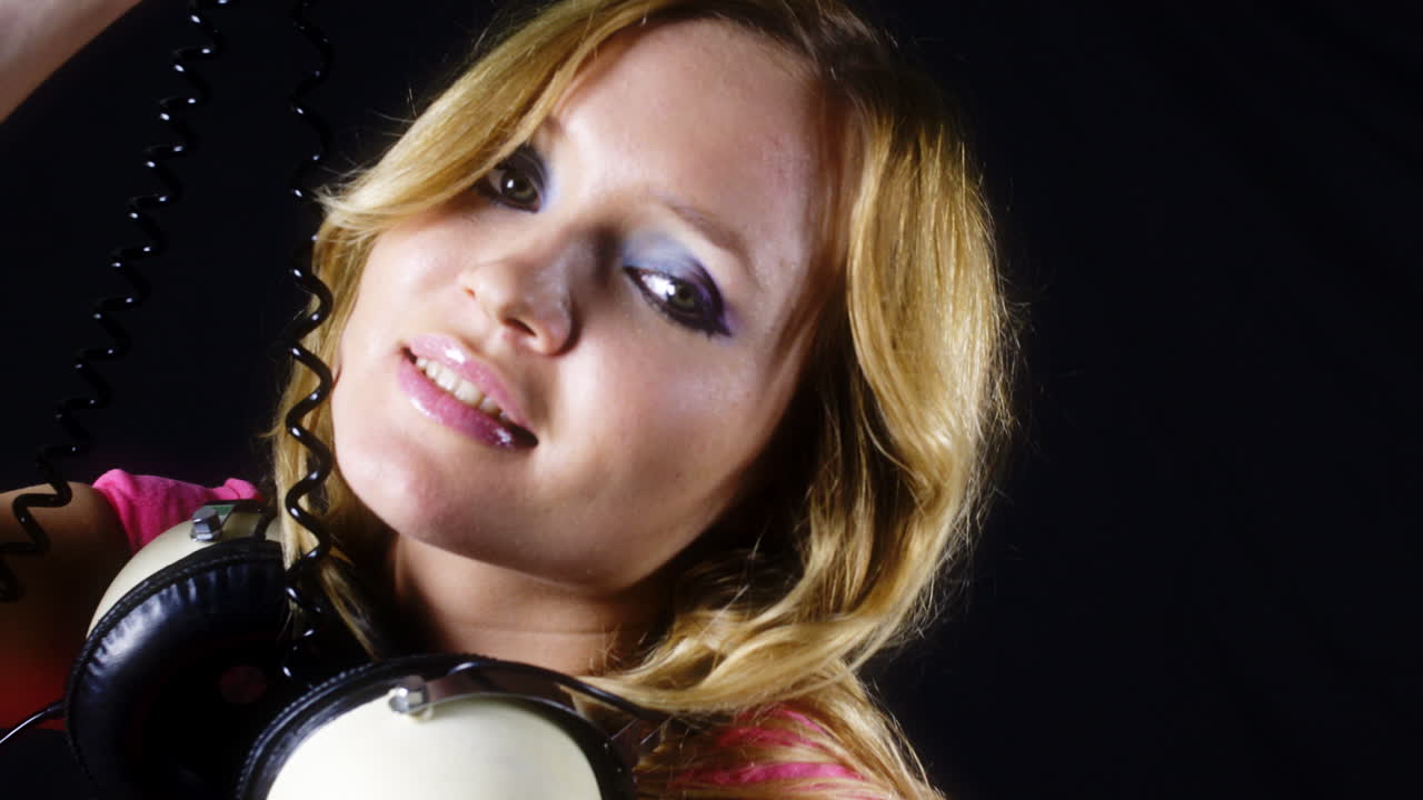 젊은 여성 댄서 0 55