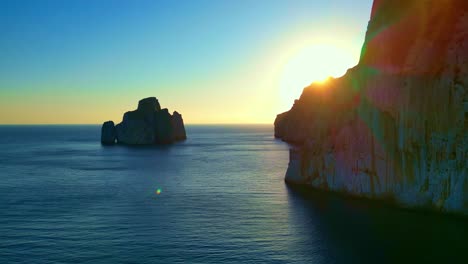 Bright-clear-sky,-picturesque-wallpaper-natural-ocean-coastline-scenery