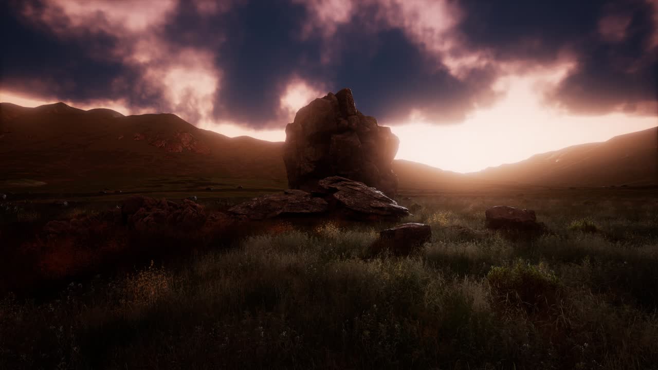 paisaje aéreo de colinas verdes en la niebla