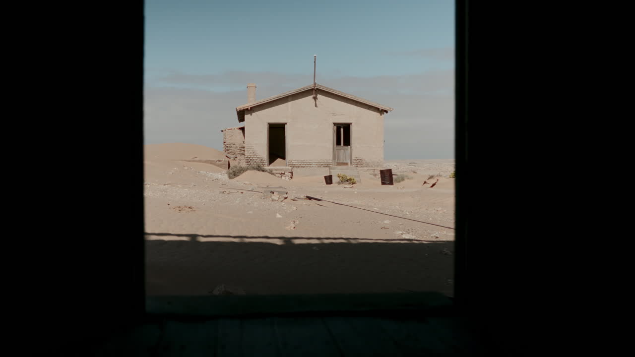 사막에 있는 버려진 집