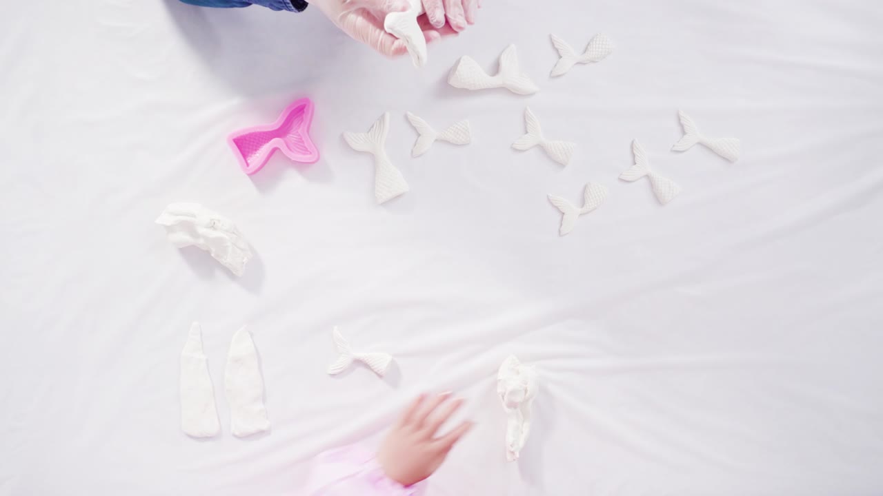 hacer cola de sirena con arcilla de modelado