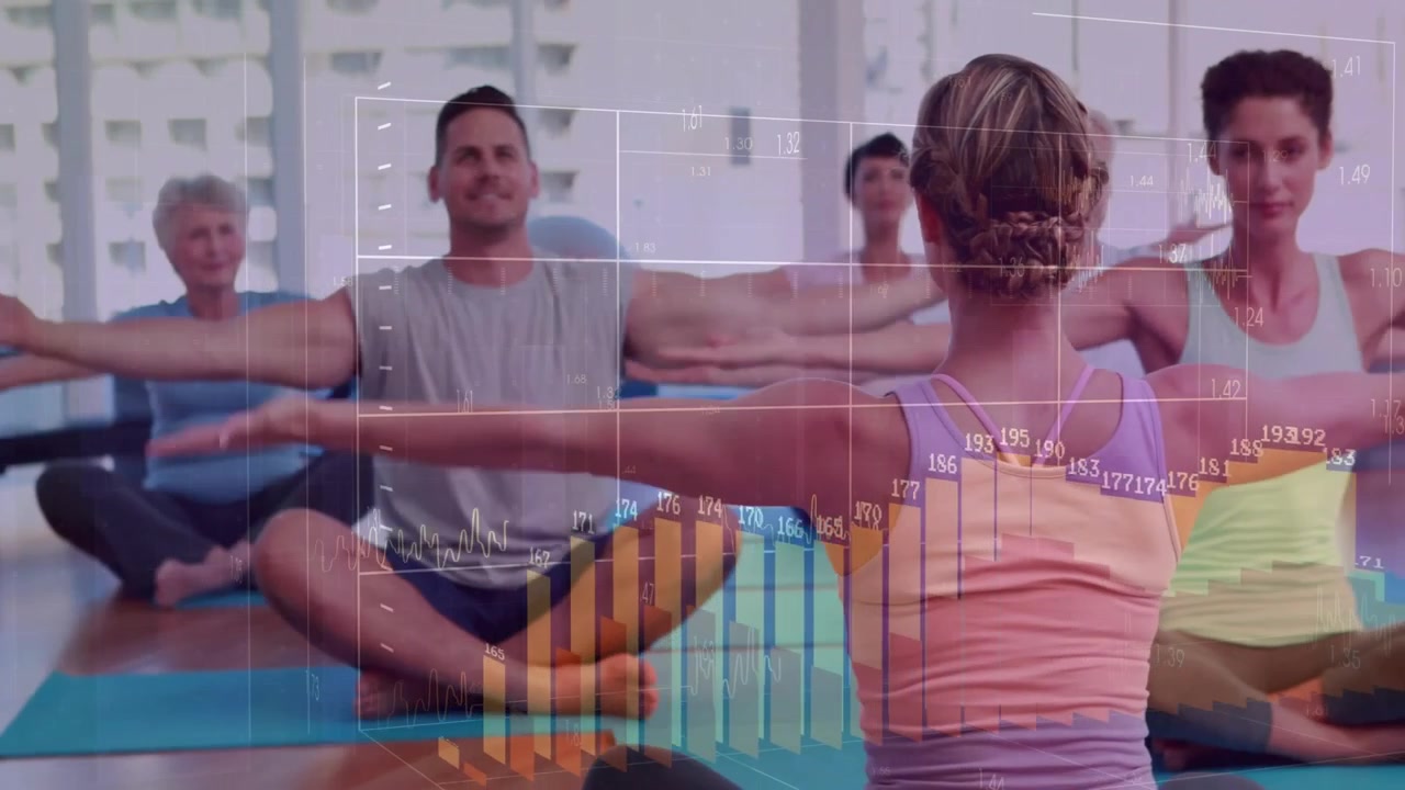 Istruttore che guida la classe in una sequenza di yoga fluida mentre grafici animati aggiornano le metriche di salute.