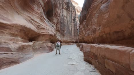 el desfiladero de petra llamado siq