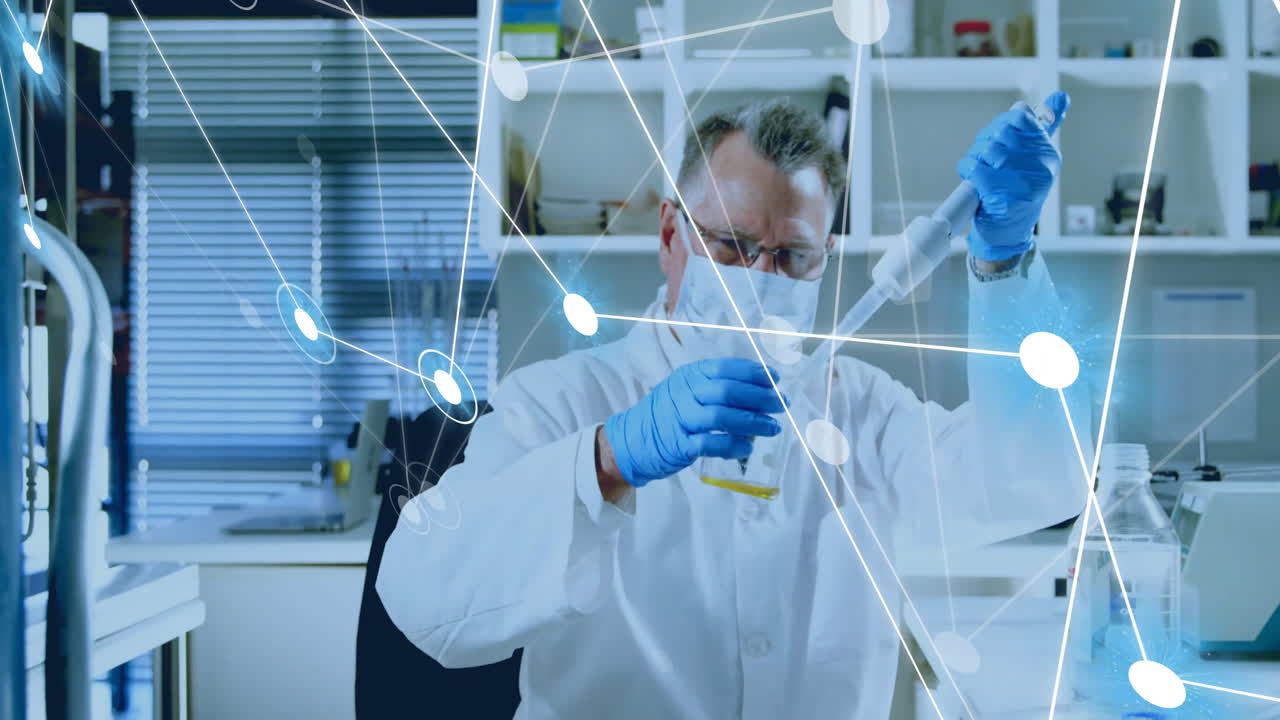 animación del procesamiento de datos científicos sobre un científico caucásico en el laboratorio.