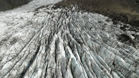 lengua de glaciar masiva de svinafellsjokull en el parque nacional de skaftafell, islandia