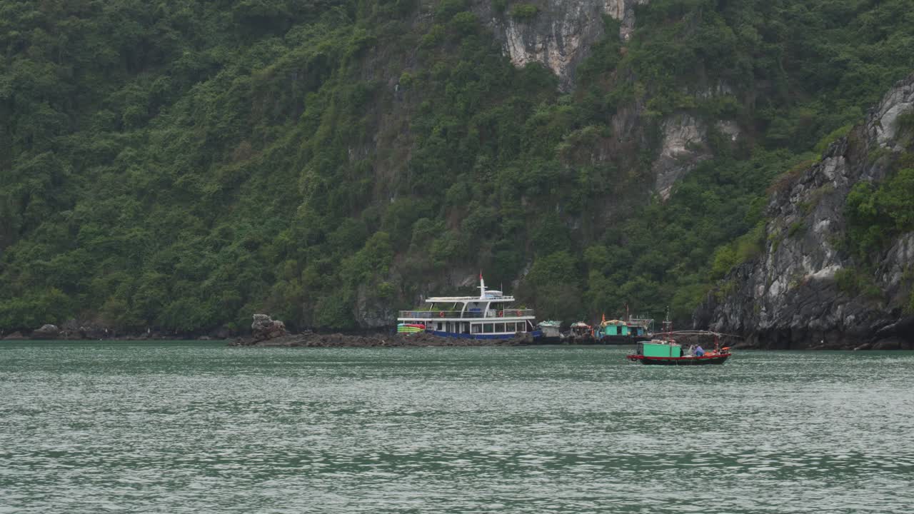 베트남 하롱 만 에 있는 떠다니는 마을