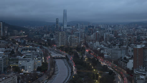Winter-In-Santiago-De-Chile-Skyline-Dämmerung-Zeitraffer-Von-Der-Innenstadt