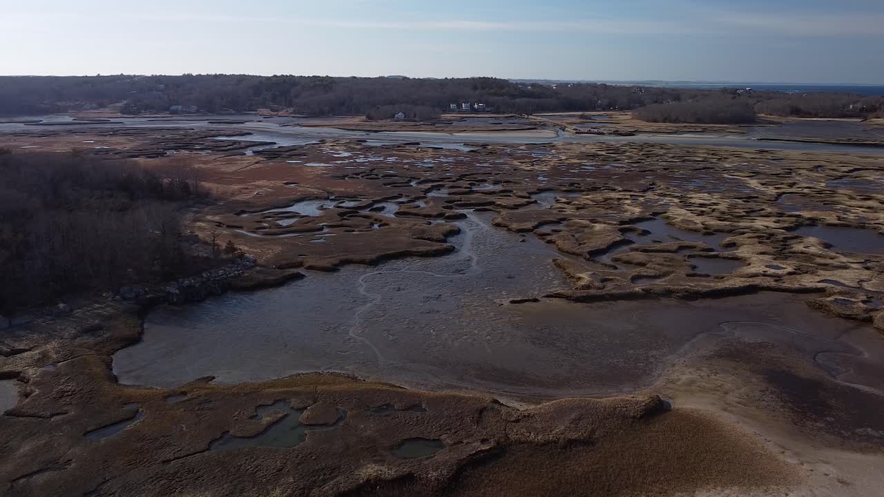 pantano salado en el río annisquam en gloucester, massachusetts