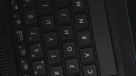primer plano de un teclado de portátil