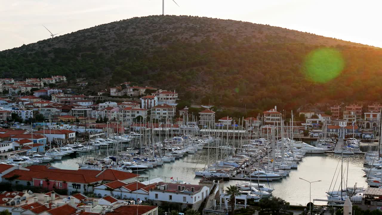Veduta del paesaggio urbano di Cesme dal Castello di Cesme, Turchia