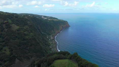 Vista-Aérea-De-La-Costa-Natural-De-Tan