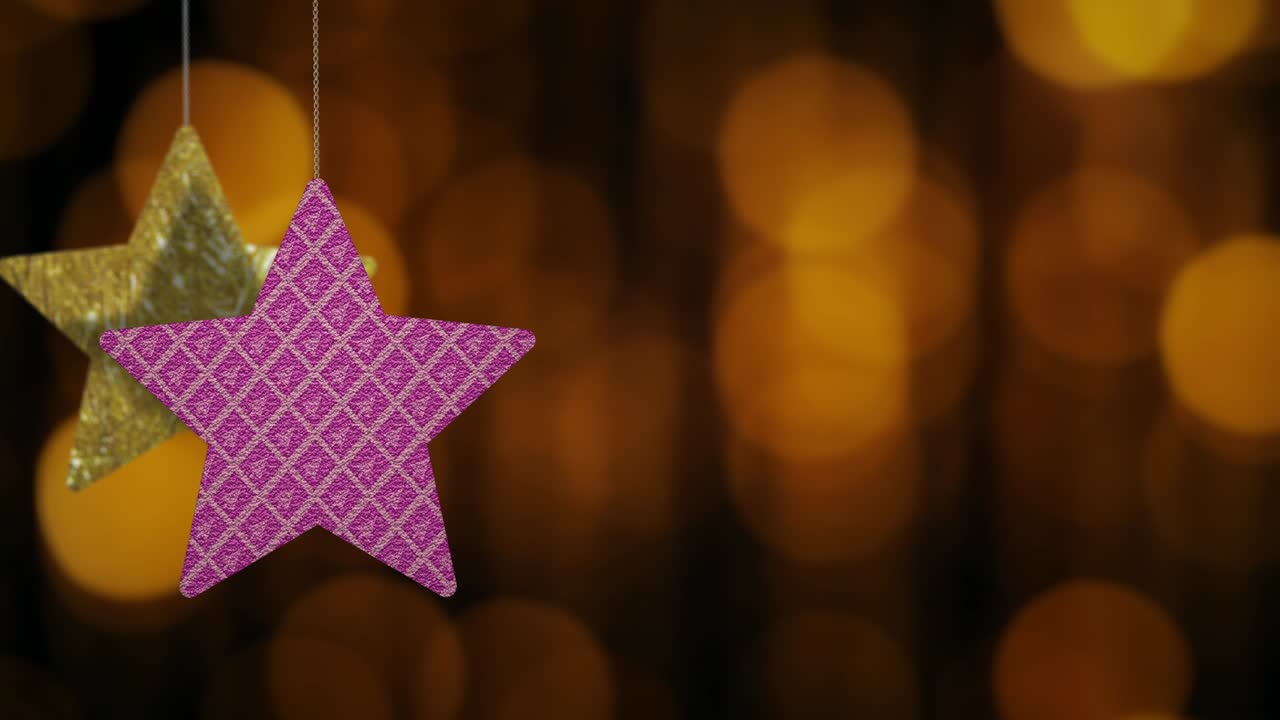 los adornos de las estrellas de navidad se mueven en el fondo de bokeh.