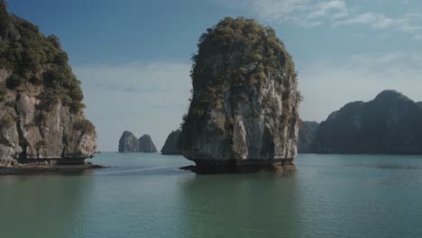 uma vista aérea deslumbrante da baía de lan ha, no vietname.