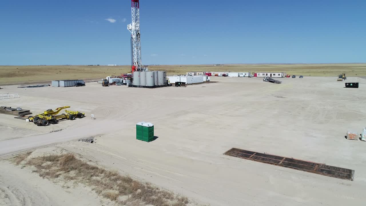drone pad sobrevuelo fracking operación tractor remolque seguir