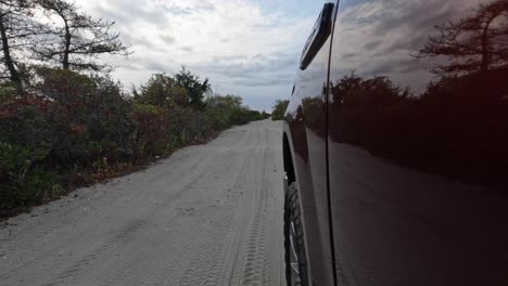 Driving-on-the-beach-in-a-pickup