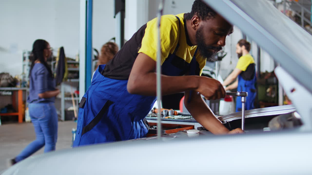 Specialist replaces car engine in garage