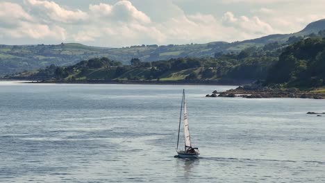 garron point en el camino de la costa de antrim en irlanda del norte