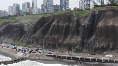 Acantilado-De-La-Costa-Verde-De-Miraflores-Y-Paisaje-Urbano-Uhd